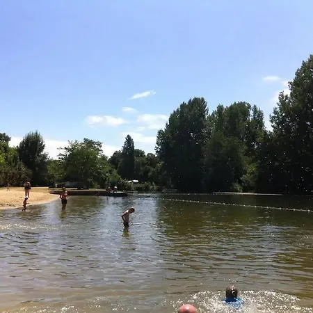 Beautiful Pool And Games Barn Риберак